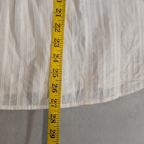 Sleeveless White Button-Up Blouse - Picture 7 of 9